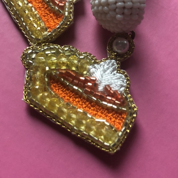 Dos Femmes Pumpkin Pie Beaded Earrings - Picture 3 of 5
